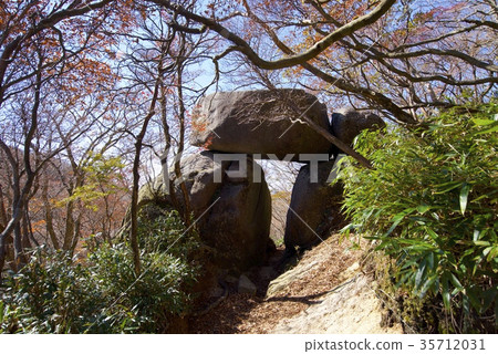 The stone gate of Gozaishodake 35712031