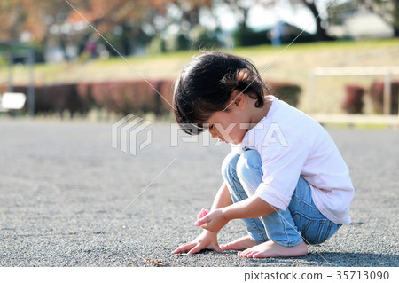 Girl playing at the autumn ground 35713090
