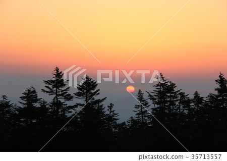 Gunma-Nagano-Shiga Kogen-Yokote summit Hytte-sunrise 35713557