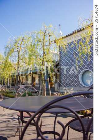 Storehouse, water channel, willow and table Storehouse, water channel, willow and table 35714674