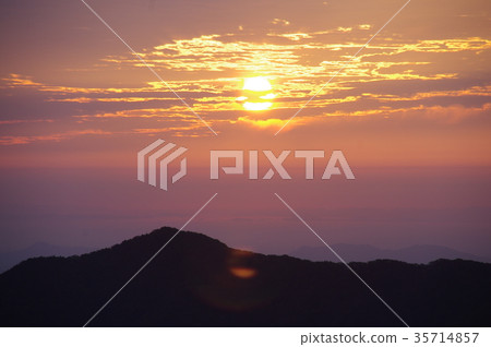 清晨的陽光 清晨的陽光 35714857