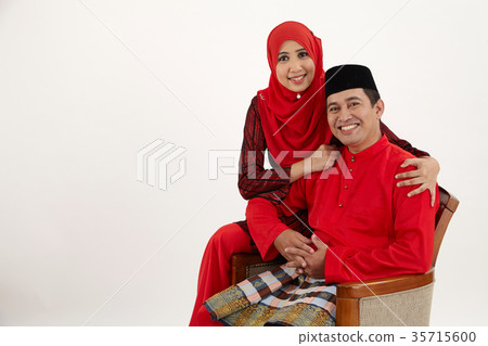 loving malay couple 35715600
