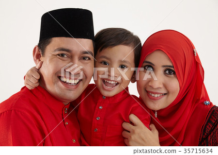 family in red baju raya 35715634