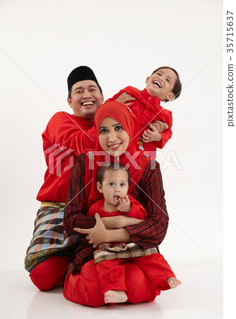 arrange for family portrait arrange for family portrait 35715637