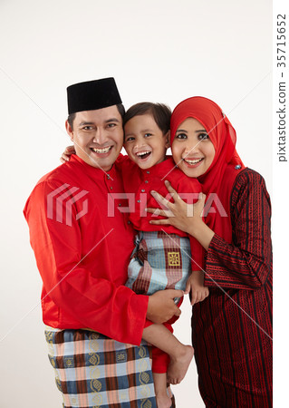 family in red baju raya 35715652