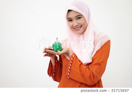 mlay girl with tudung 35715697