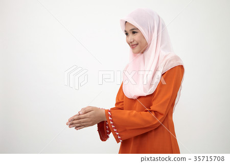 malay girl with tudung greeting 35715708