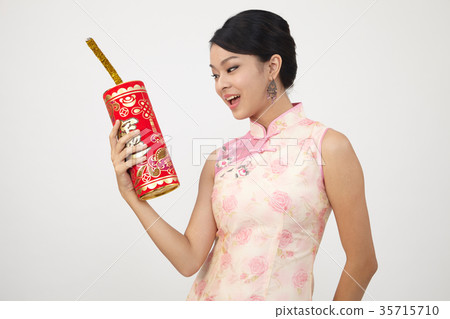 chinese woman in cheongsam chinese woman in cheongsam 35715710
