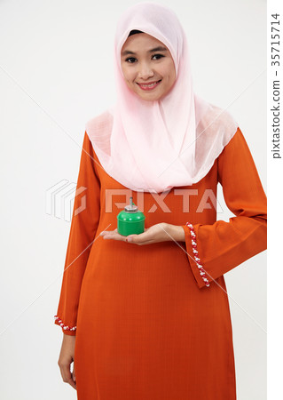 mlay girl with tudung 35715714