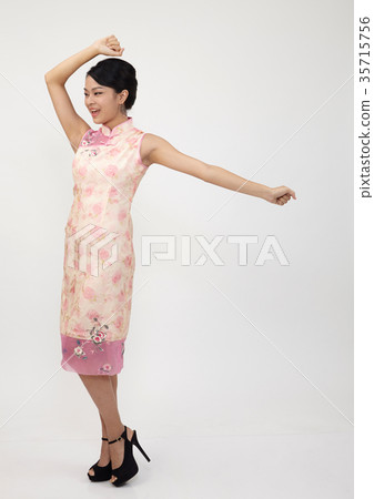 chinese woman in cheongsam chinese woman in cheongsam 35715756