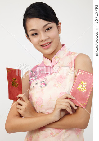 chinese woman holding red envelope chinese woman holding red envelope 35715793