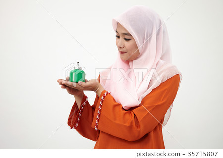 mlay girl with tudung 35715807