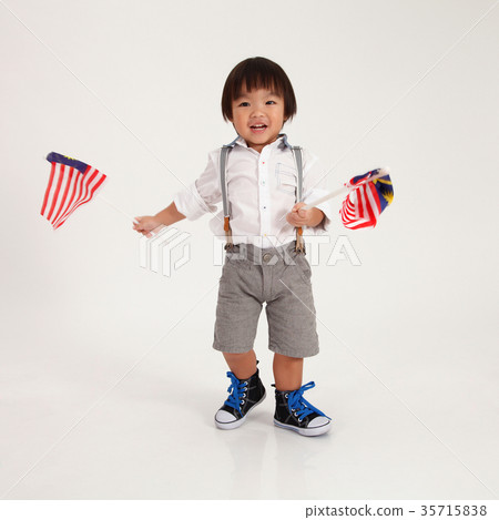 boy holding malaysia flag 35715838
