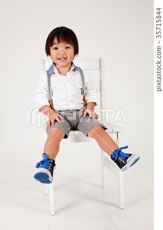 boy sitting boy sitting 35715844