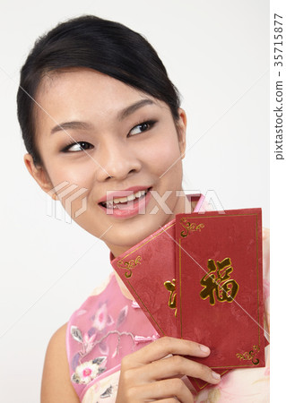 chinese woman holding red envelope chinese woman holding red envelope 35715877