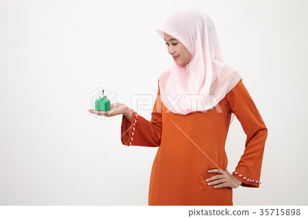 mlay girl with tudung 35715898