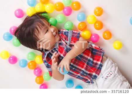 chinese boy playing 35716120