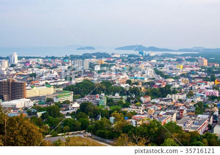 This is a panoramic view on the mountain viewpoint 35716121