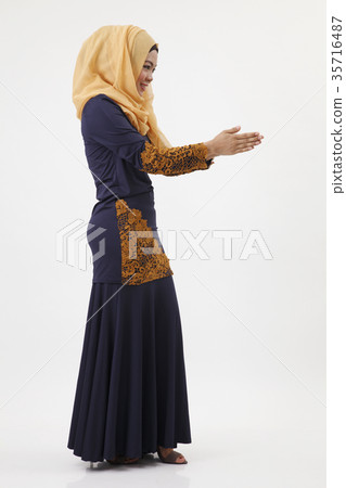 malay woman greeting 35716487