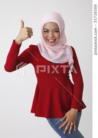 woman feel good 35716509