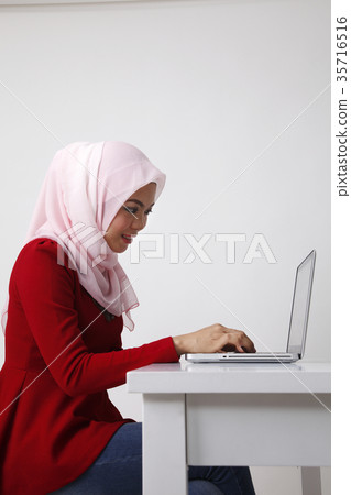 hijab using laptop hijab using laptop 35716516