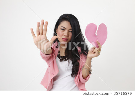 heart broken 35716579