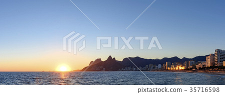 Night arriving at Arpoador stone, Ipanema beach Night arriving at Arpoador stone, Ipanema beach 35716598