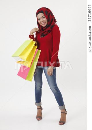 woman shopping woman shopping 35716663