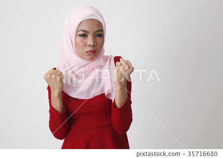 woman feel mad 35716680