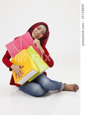 woman shopping woman shopping 35716697