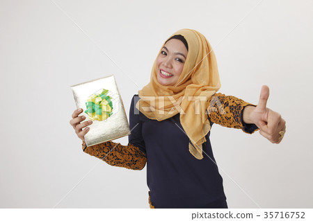 present for hari raya 35716752
