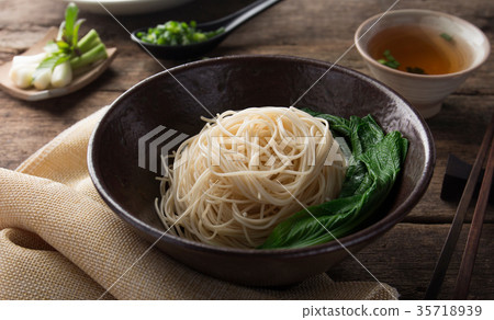 Asian noodles 35718939