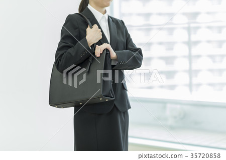 Freshmen women Freshmen women 35720858