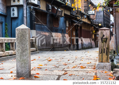 Kyoto Gion Shirakawa 35721132