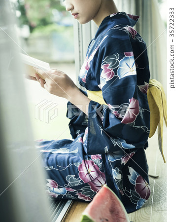 A woman in a yukata 35722333