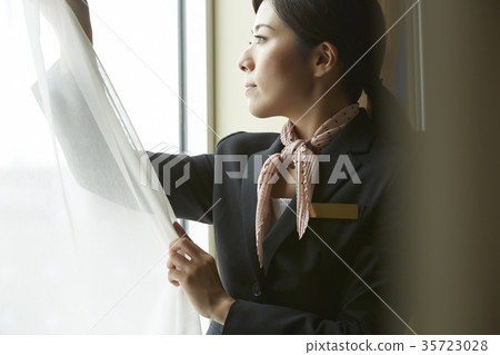 Women who work at a hotel Women who work at a hotel 35723028