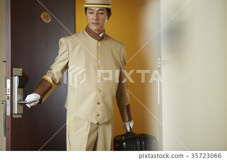 Men working at a hotel 35723066