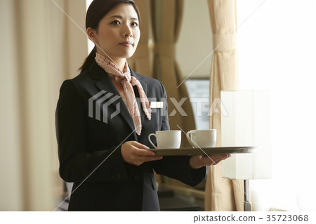 在酒店工作的女性 在酒店工作的女性 35723068