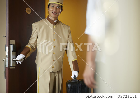 在酒店工作的人 35723111