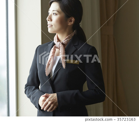 在酒店工作的女性 35723163