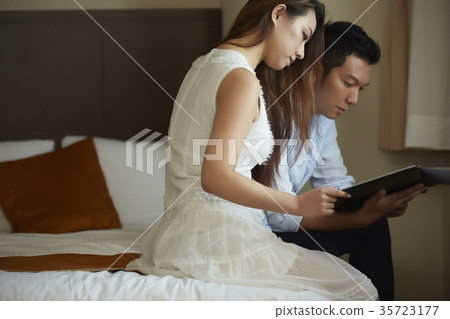 A relaxing couple at the hotel 35723177