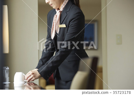 在酒店工作的女性 在酒店工作的女性 35723178