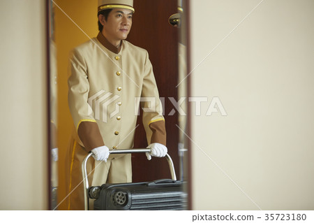 在酒店工作的人 35723180