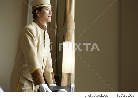 在酒店工作的人 35723205