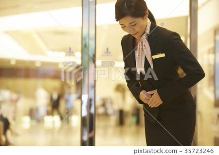 在酒店工作的女性 35723246