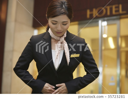 在酒店工作的女性 35723281