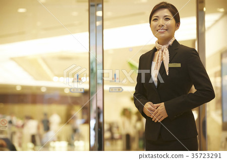 在酒店工作的女性 35723291