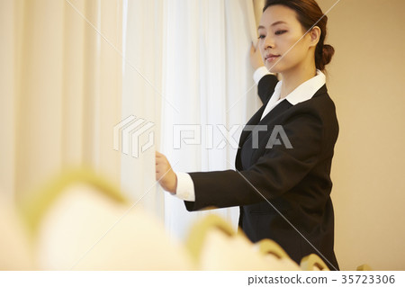 在酒店工作的女性 在酒店工作的女性 35723306