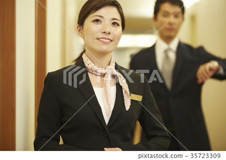 在酒店工作的女性 在酒店工作的女性 35723309