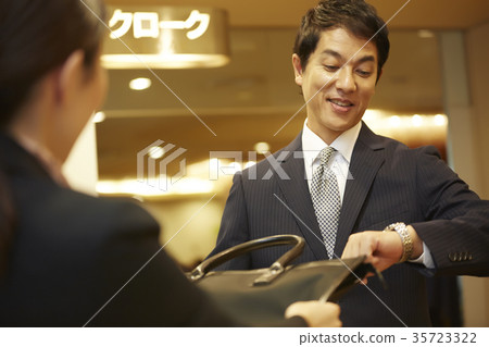 Men who leave luggage at the cloak 35723322